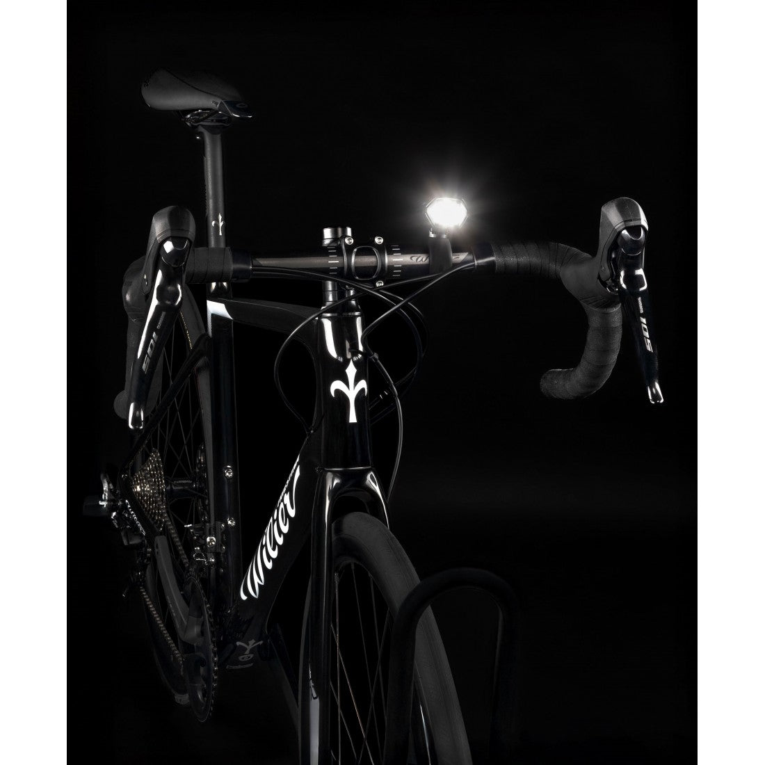 4_far-fata-force-flux-550-lumeni-usb-negru.jpg