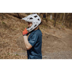 5_casca-force-drop-downhill-alb-gri-s-m.jpg