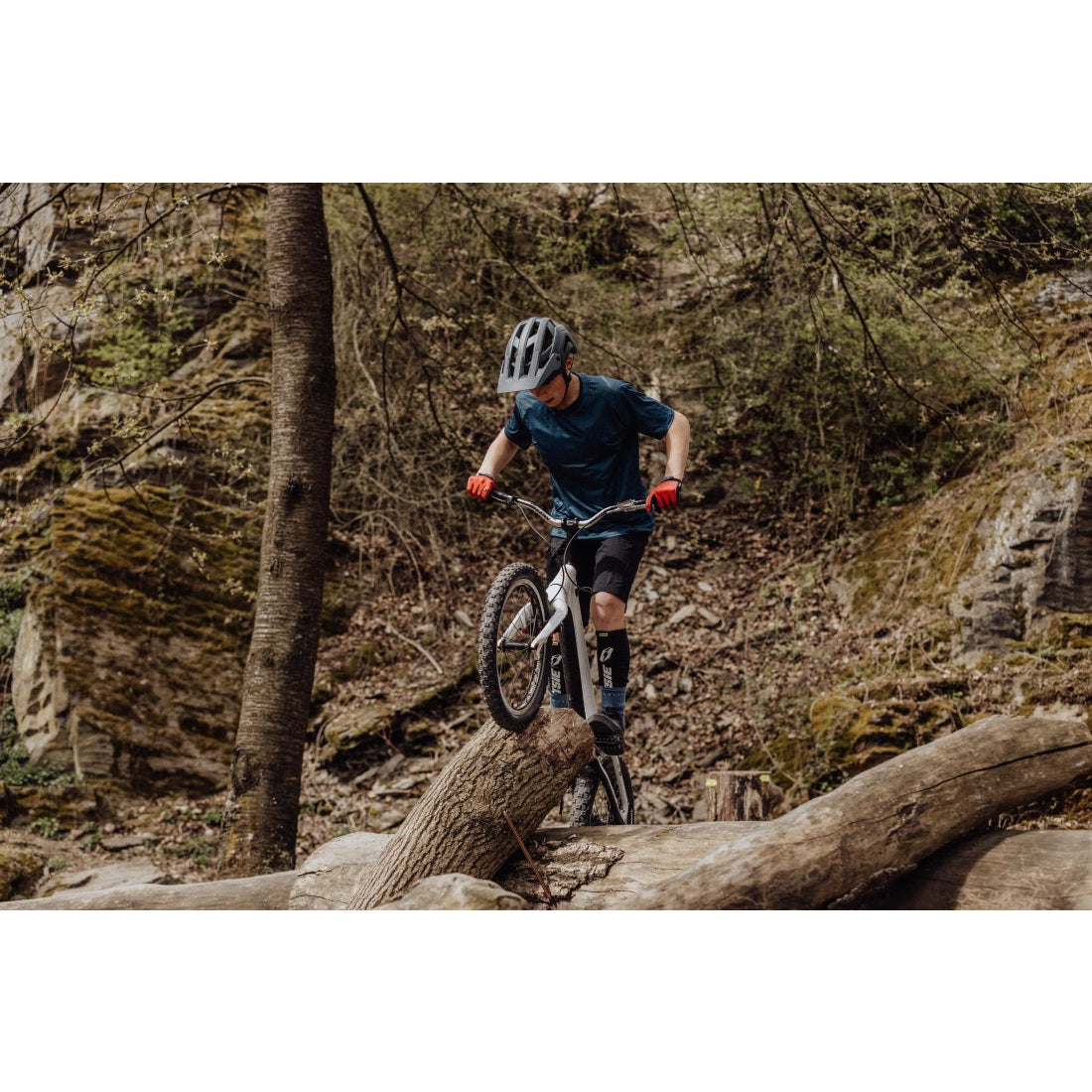 5_casca-force-trail-mtb-antracit-s-m.jpg